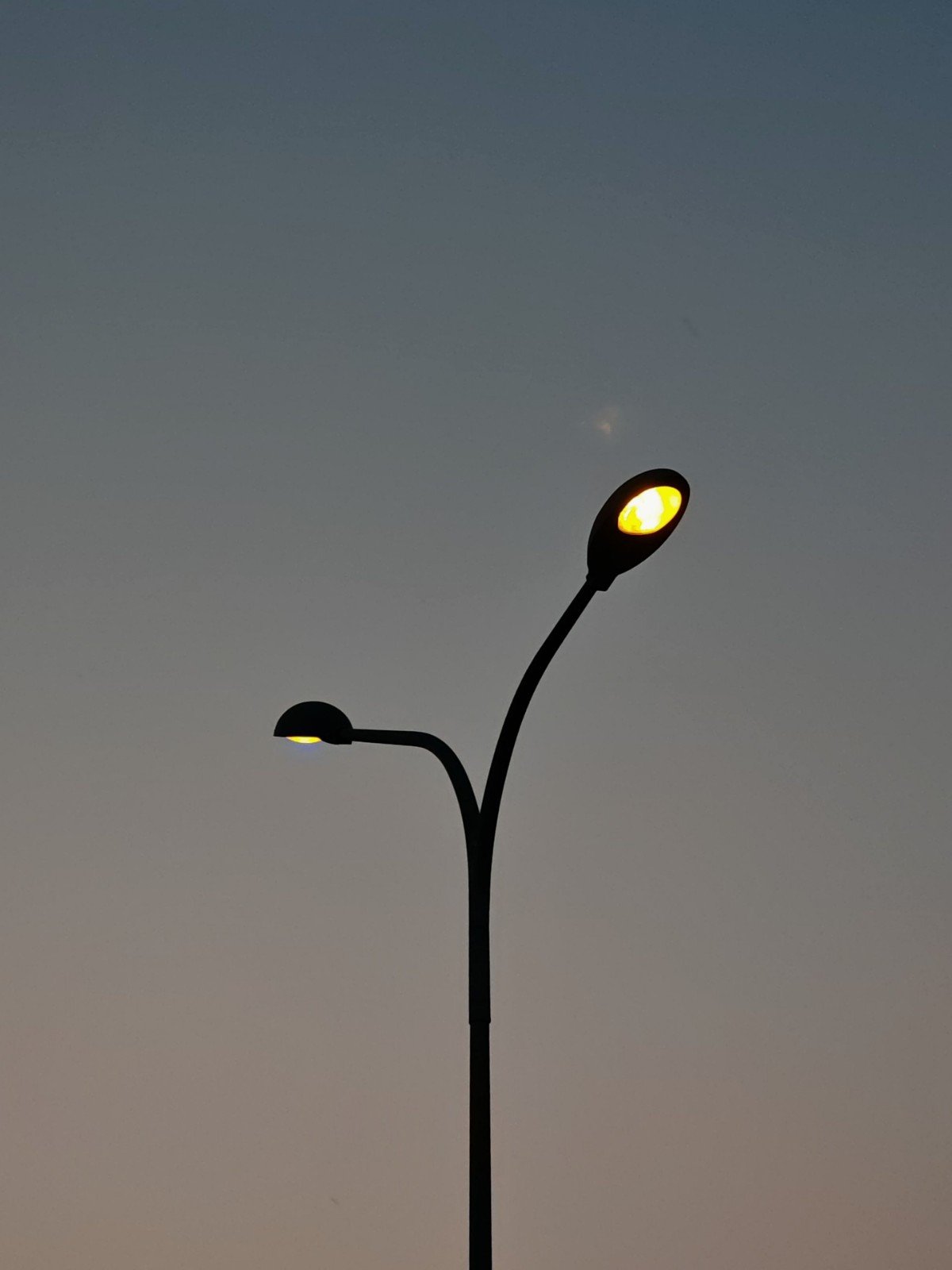 Why Are Octagonal Lighting Poles Preferred for Roads, Highways, and Public Areas?