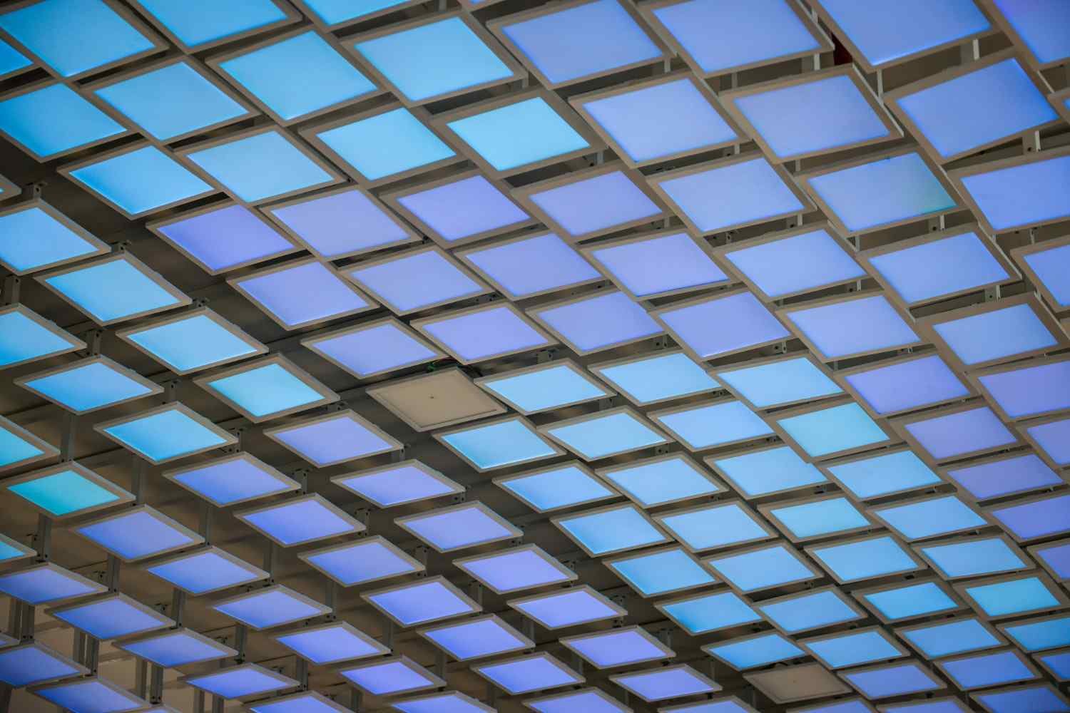 What Is the Difference Between LED Panel Lights and Traditional Ceiling Lights?